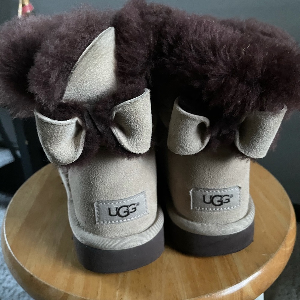 Tan UGGS barley worn size 9 in women